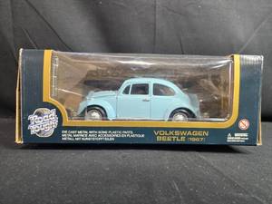 lot 191 image: Road Tough 118 Die-Cast 1967 Volkswagen Beetle Model in Box