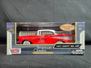 lot 193 image: Motor Max 1957 Chevy Bel Air 124 Scale Die-Cast Model Car in Box