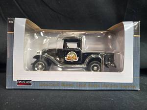 lot 194 image: SpecCast Die-Cast Metal 125 Scale Vehicle Replica Pickup Truck