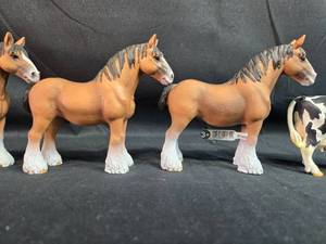lot 205 image: Set of Farm Animal Figurines Horses and Cows