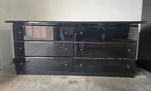lot 219 image: Black 6-Drawer MCM Dresser with Modern Gloss Finish
