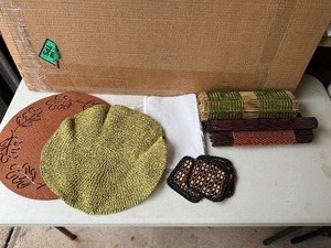 lot 31 image: Placemats & Coasters