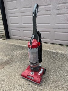 lot 36 image: Vacuum Cleaner