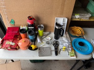 lot 48 image: Lot of Kitchen Items