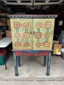Pier One Hutch