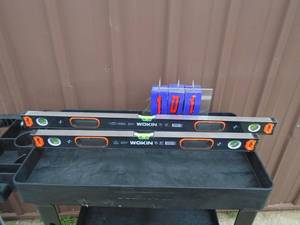 lot 101 image: Qty of 2 new levels. 40 & 32. Aluminum & magnetic As shown.