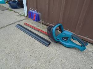 Makita 18 volt hedge trimmer 22. Trade show display.