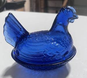 lot 50 image: Blue Hen on Nest 4.5