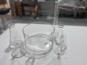 lot 53 image: Vintage 8 Piece Pyrex Chemistry Set