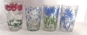 lot 16 image: Set of 4 Vintage Juice Glasses