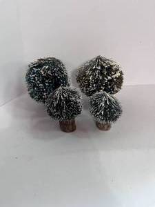 lot 22 image: Set of 4 Flocked Bushes 2 and 3