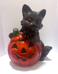 lot 89 image: Vintage Ceramic Hand Painted Cat Pumpkin