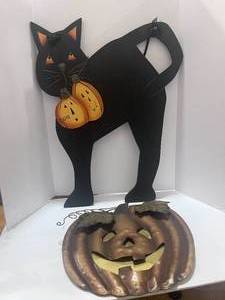 lot 92 image: Wooden Halloween Cat and Metal Pumpkin
