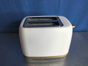lot 14 image: West Bend 2-Slice Toaster
