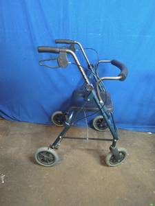 lot 73 image: Guardian Deluxe Rollator Walker