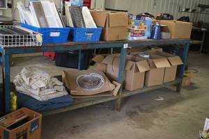 lot 18 image: Large shop table