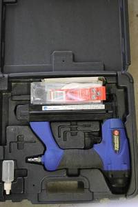 lot 35 image: Campbell Hausfeld 2-in-1 Air Stapler Nailer with Case