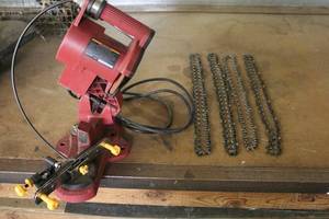 lot 40 image: Chicago Electric Chainsaw Chain Sharpener with 4 Chains