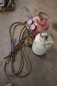 lot 53 image: DuPont SUVA 410A Refrigerant Tank with White Tank and Manifold Gauge Set