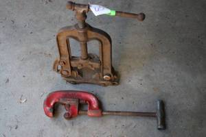 lot 65 image: Ridgid Pipe Cutter and Large Heavy-Duty Metal Clamp Set