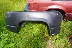 lot 14 image: 1989 Chevrolet 3500 Dually Right Rear Fender