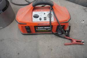 lot 22 image: Black & Decker Electromate 400 Battery PackJump Starter