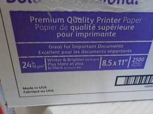 lot 12 image: Xerox 2500 Sheets White 8.5 x 11 C...