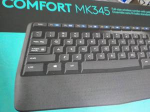 lot 21 image: Logitech Comfort MK345 Full Size Wi...