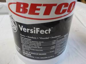 lot 39 image: Betco 1 Gallon Versi Fect Disinfect...