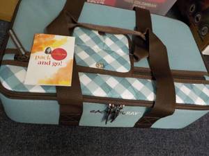 lot 96 image: Rachael Ray Pack and Go 16 x 10 x 5...