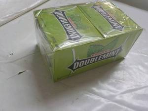 lot 119 image: Double Mint Gum 150 sticks...