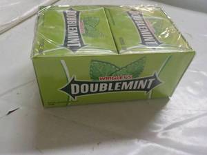 lot 120 image: Double Mint Gum 150 sticks...
