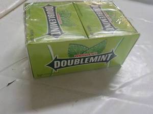 lot 121 image: Double Mint Gum 150 sticks...