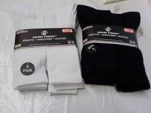 lot 135 image: 12 pair Wear Proof Athletic Socks s...