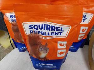 lot 185 image: 3 Bags Squirrel Repellent...