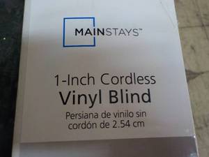 lot 247 image: 1 Vinyl Blind 43 x 64 White...