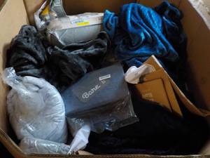lot 299 image: pallet of New Overstock from a majo...