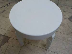 lot 302 image: Plastic Stool...