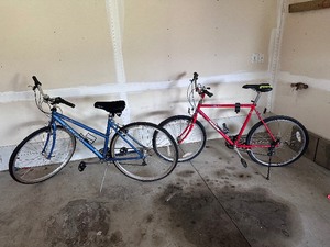 lot 8 image: 2 Raleigh Mountain Bikes - Man & Woman