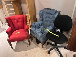 lot 30 image: 3 Chairs - 2 accent chairs & 1 office chair