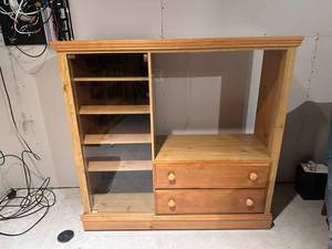 lot 31 image: Entertainment Center