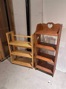 lot 32 image: 2 Shelves
