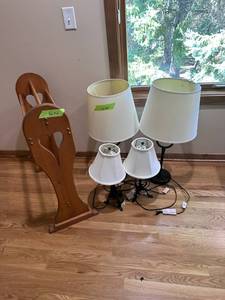 lot 42 image: 4 Lamps and a Quilt Display rack.