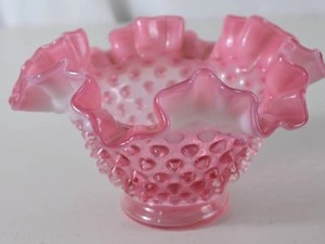 lot 14 image: Vintage Fenton Art Glass Pink Hobnail Ruffled Bowl