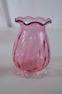 lot 17 image: Vintage Pink Hand-Blown Art Glass Vase, 6 Inch Ruffled Edge