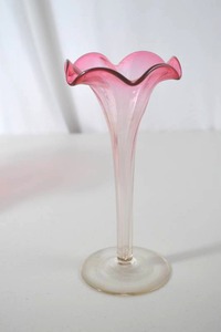 lot 19 image: Vintage Pink Ruffled Art Glass Bud Vase, 8 in
