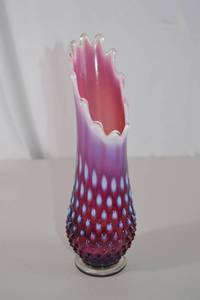 lot 56 image: Vintage Fenton cranberry opalescent hobnail swung vase