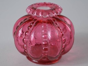 lot 60 image: Fenton cranberry opalescent glass vase