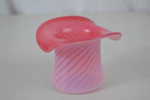 lot 66 image: Fenton Victorian era pink swirl glass top hat vase