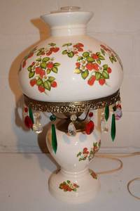 lot 143 image: Vintage Strawberry Motif Table Lamp